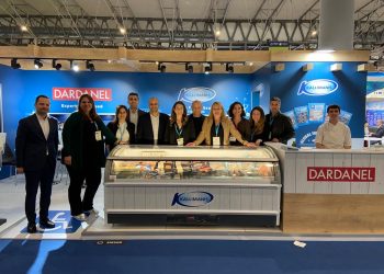 Dardanel, Çanakkale’de ürettiği midye dolmayı Barselona’da sergiledi