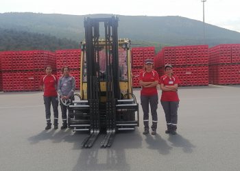 Coca-Cola’nın ‘Forklift Operatörü Eğitim Programı’ mezunu kadın çalışanları göreve başladı