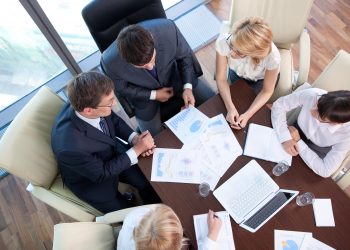 Yapılan araştırmaya göre CEO’lar “hafif ve kısa süreli” bir resesyon bekliyor