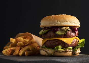 VEGGY, sağlıklı, lezzetli ve doğa dostu ürünleri ile ‘Etsiz Pazartesi’ çağrısı yapıyor