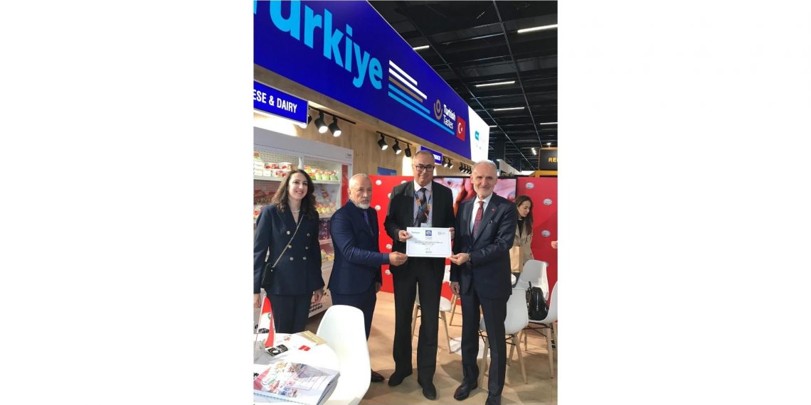 Ekici, Türk peynirlerini ANUGA fuarında tanıttı
